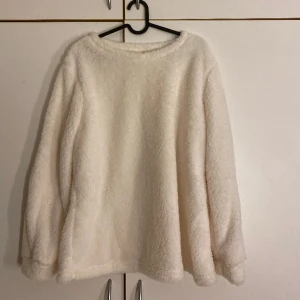 Mjukis sett - Vitt fluffig Mjukis sett som aldrig är använt 