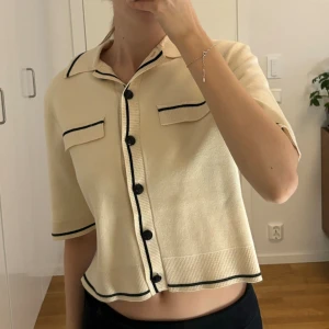 Stickad cardigan - Stickad cardigan från Massimo Dutti i storlek XS, helt oanvänd ❤️