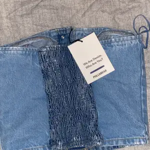Detta är en jeans top från pull&bear. Aldrig använt den innan. Den är perfekt för sommar. 