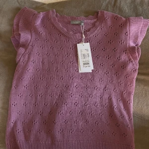 Stickad topp - Helt ny tröja från fransa! Storlek xs, men skulle säga att den passar s också🩵nypris 450kr