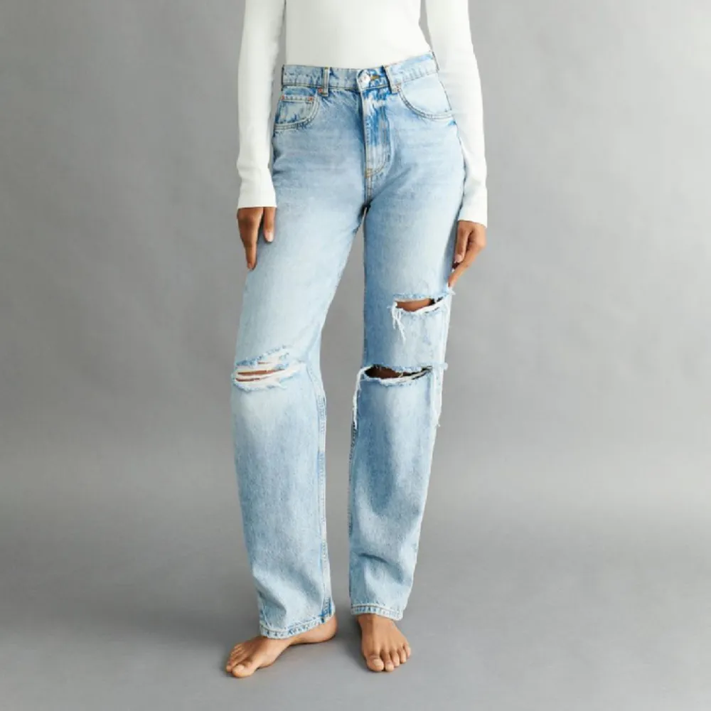 Gina tricot jeans i storlek 36. Använt dem 1-2 ggr. . Jeans & Byxor.