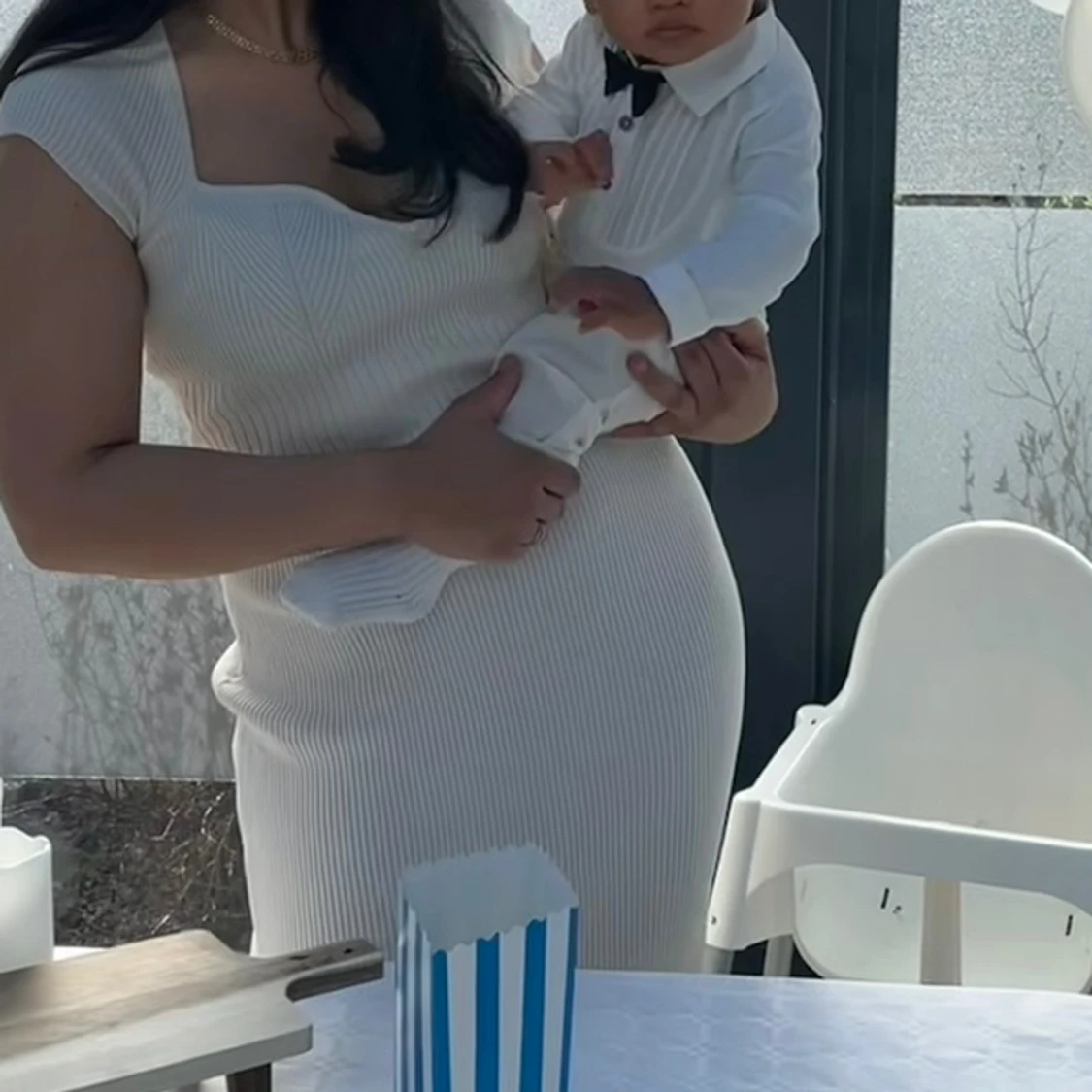 Krämvit figursydd klänning 