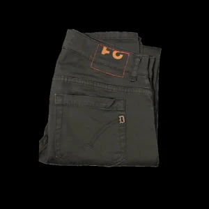 Dondup jeans - Säljer nu dessa dondup jeans i riktigt bra skick, storleken är 31W i slim fit, Nypris ligger på cirka 2600kr.