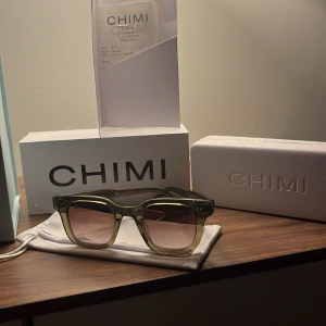 Chimi 04 grön - Köpta för 2 års sedan nästan aldrig använda Köpta i chimis butik i Stockholm för 1200kr kom vid funderingar. Pris kan diskuteras
