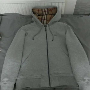 Burberry hoodie - Burberry hoodie aldrig använd