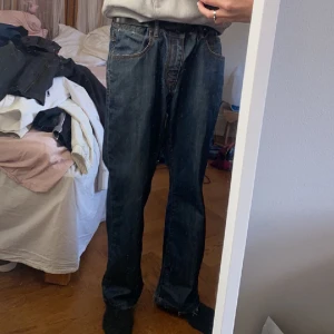 Jeans - (Killbyxor) 34W / 32L gott skick förutom lite slitna längst ner på ena byxbenet.