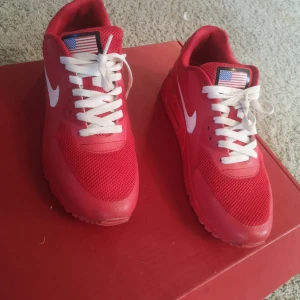 Nike Air Max  - Bruk nike air max, str 43,rød litt prukt 