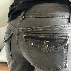 vintage low waist bootcut jeans  - snygga jeans från h&m, säljer då de är lite för små <3 knappt använda 