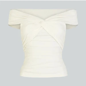 Topp från bik bok - As snygg topp i från bik bok! Säljer då den ör för liten, kan tänka mig byta mot en i S också!❤️köpt tidigare här på plick men personligen har jag bara använt den en gång😍 super bra skick! 