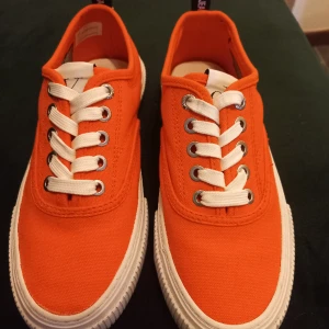 Calvin Klein skor - Strl 35, sparsamt använda.