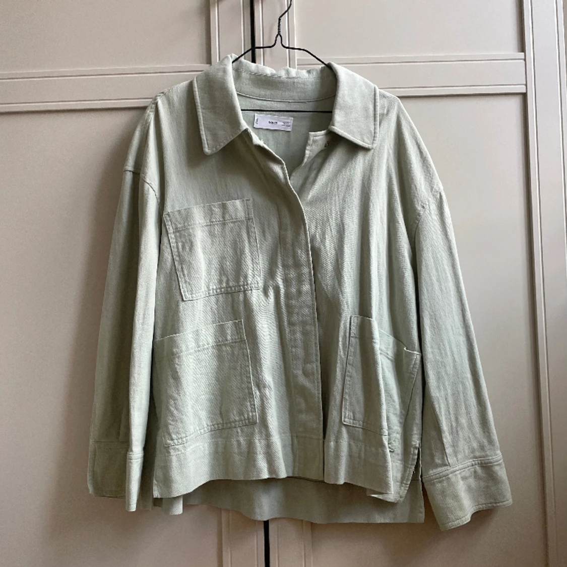 Grön jeansjacka Mango 