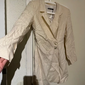 Helt ny kavaj - Helt ny kavaj från zara strl M, fick i present men passa tyvärr ej så aldrig använd. 