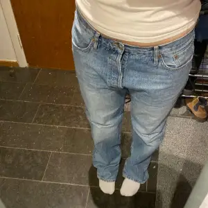 Ljusblåa baggy jeans från Lager 157 😇