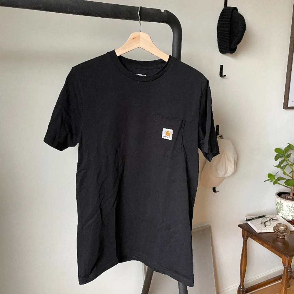 Klassisk Carhartt T-shirt knappt använd . T-paidat.