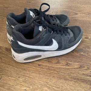 Nike air Max  - Nike air Max storlek 38,5. Ganska bra skick men de är väl använda. 