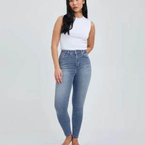 Peachy high jeans - BIKBOK - 100kr för båda, 50kr st stl XS Använda jeans, men i bra skick. Omfamnar ens former jättefint