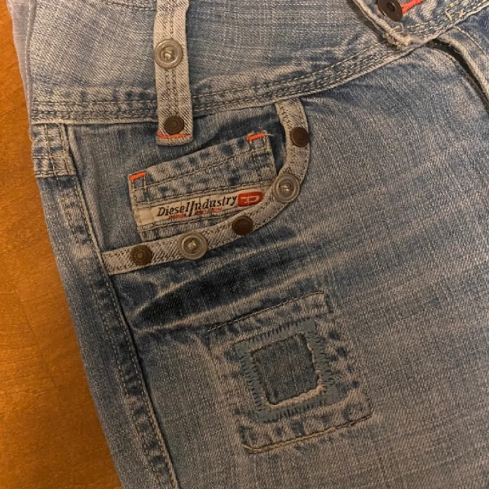  jätte snygga vintage diesel jeans! Oanvända, jag är 167  Skriv för fler bilder😚. Jeans & Byxor.