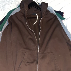 Kofta - Helt vanlig brun kofta