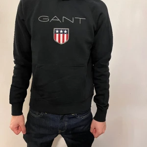Gant sweatshirt helt ny! - Gant sweatshirt helt ny med alla original lappar på! Köpt för 1000kr mitt pris 550kr