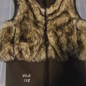 Väst - Väst som.blev använd 2 gånger. Dotter växte ifrån den  Strl även på bild.  