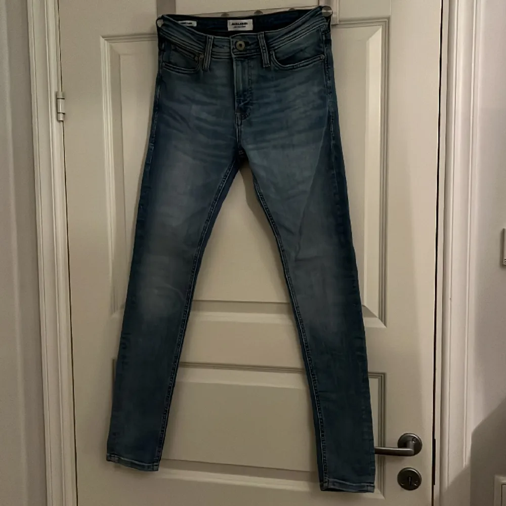 Säljer mina Jack&jones skinny/liam jeans. Bra skick. Säljer pga att dom är för små. . Jeans & Byxor.