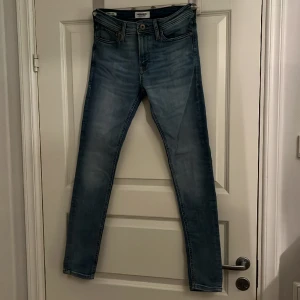 Jack&jones jeans  - Säljer mina Jack&jones skinny/liam jeans. Bra skick. Säljer pga att dom är för små. 