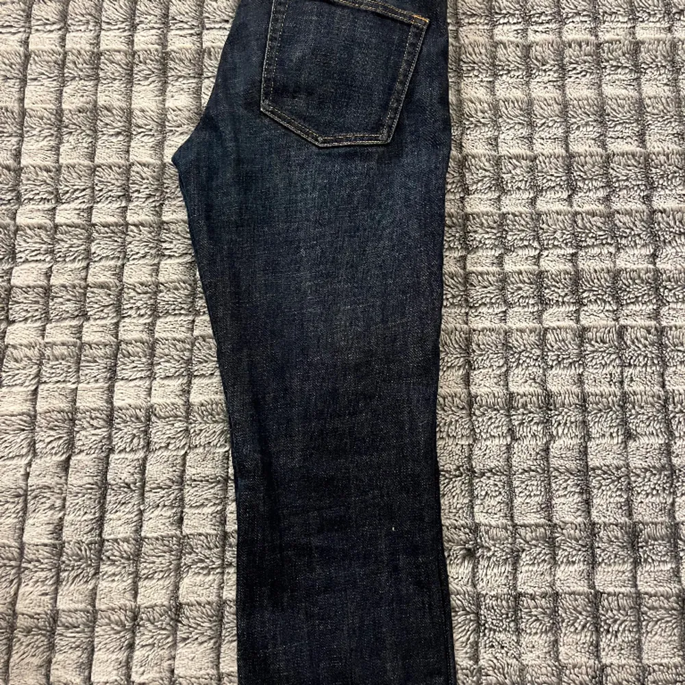 Jätte snygga jeans ifrån j.crew i mycket bra skick!    Byxorna är i storlek xs men längden passar dem som är under 160 . Jeans & Byxor.