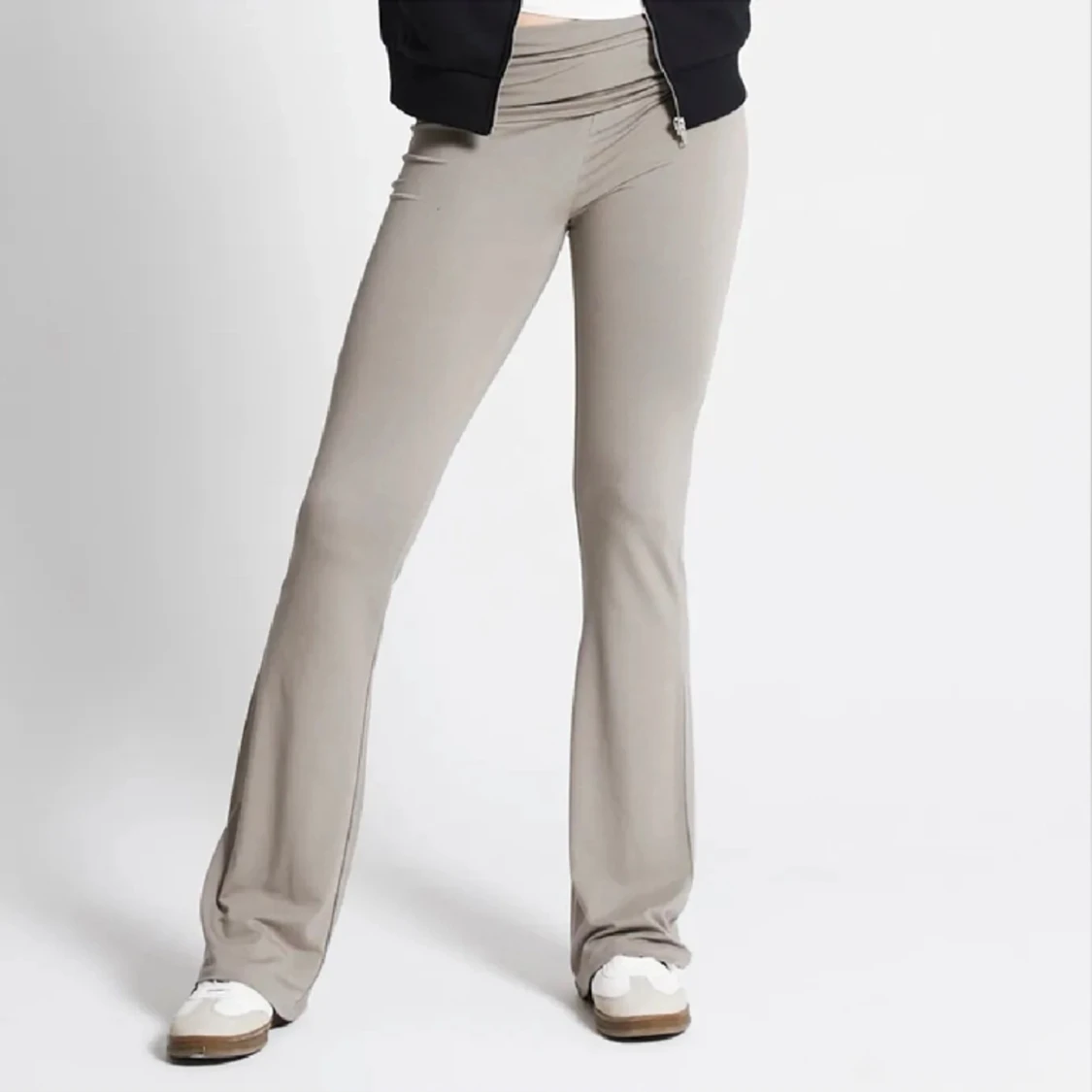 Beige yoga pants - 90