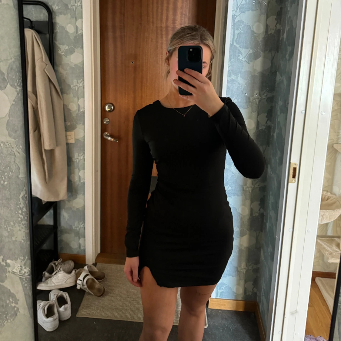 Klänning med öppen rygg - 90