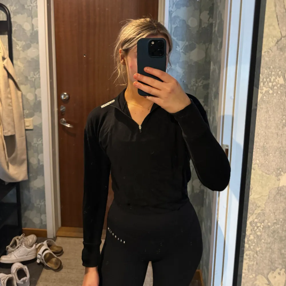 Kort träningströja från Gymshark i stl S. . Hoodies.