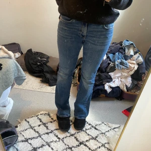 Gina jeans  - Jag säljer ett par super fina jeans från gina tricot som jag har flera av men tänkte sälja en av dom! Storlek 38 men pasar perfekt till dom som har 36 i storlek köptes för 499:- (Priset kan sänkas vid snabb affär)💋