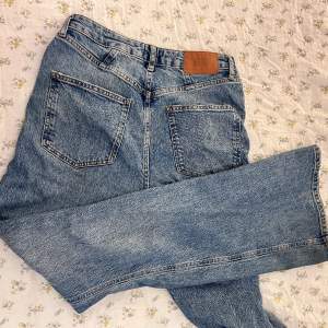 Bootcut jeans från Urban Outfitters. Jättefina midrise. Om fler frågor skriv privat.