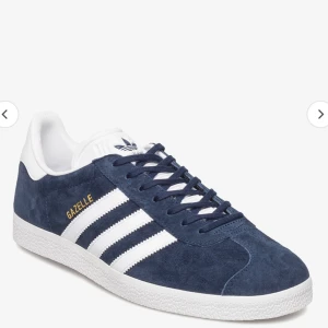 Adidas gazelle - Säljer mina nästan helt oanvända adidas Gazelles. Perfekt skick. Köpt för 1250kr.