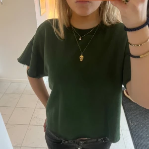 T shirt - Så cool t shirt i collegetröja tyg med tryck på ryggen🙏🏼 I nyskick, kan gå ner i pris vid snabb affär😙