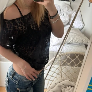 Spets/leopard mönstrad topp - Jättefin genomskinlig/mesh topp