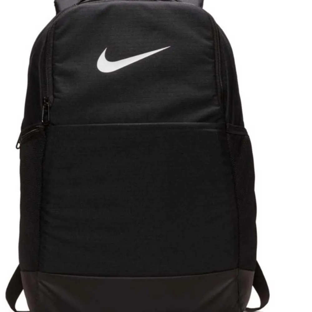 Nike rygg säck, aldrig använd. Köpt för 550kr💞. Väskor.
