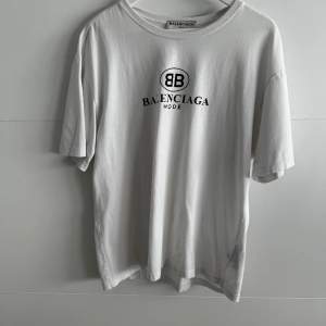 En snygg t-shirt från Balenciaga! 