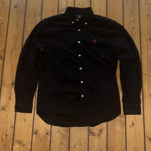 Ralph Lauren skjorta - Fräsch Ralph Lauren skjorta som knappt är änvänd Storlek XS men passar S