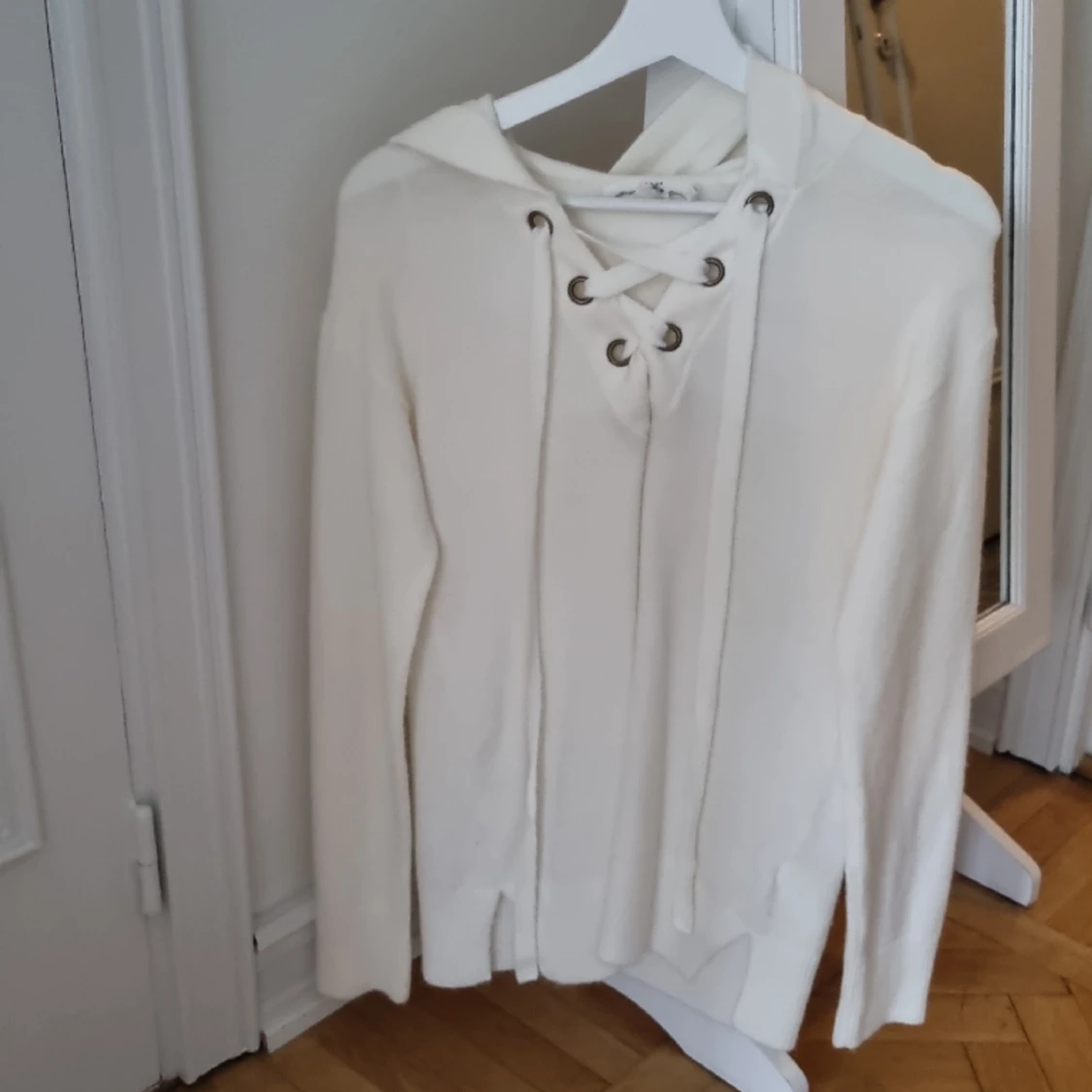 Huvtröja med snörning