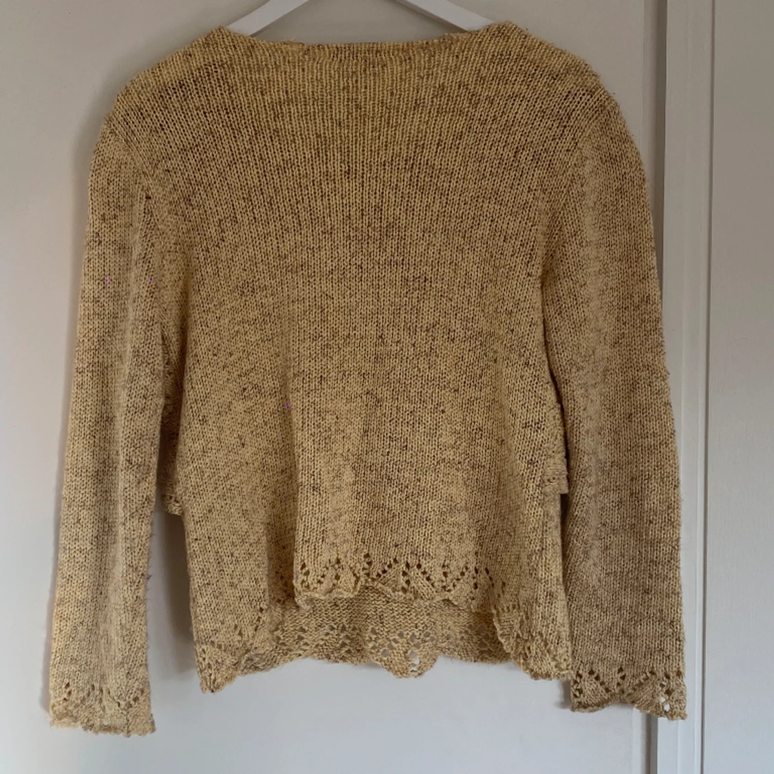 Stickad gul tröja  - 91