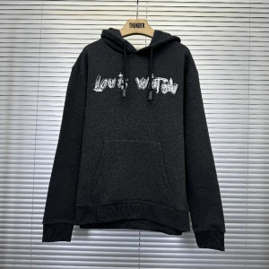 Louis Vuitton Hoodie - - Skick 9/10 - Storlek M - Riktigt snygg hoodie 👀 - Nypris 15.000 kr - Mitt pris 3499 🔥