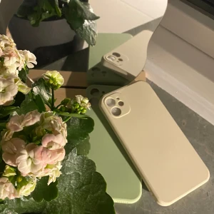Mobilskal  - Säljer dessa 2 oanvända mobilskal till iPhone 11, priset är för båda två. 