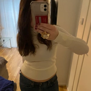 Fin långärmad  - Finstickad vit långärmad, används ej. Skriv om ni undrar nått😋 original pris 350kr