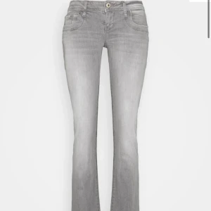 LTB Valerie jeans bootcut  - Storlek W29 L34 slutsålda på Zalandos Hemsida. Nypris 829 kr. Egna bilder kan fås vid intresse. Knappt andvända.