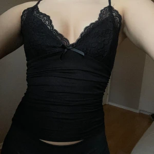 spetslinne - linne med spetsdetaljer knappt använd 🌸