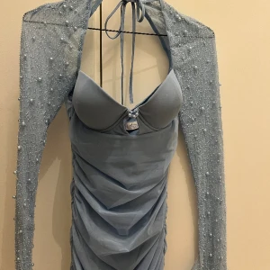 Oh polly klänning - En blå oh polly klänning använd 1 gång. Us 4 uk8 Eu 36 