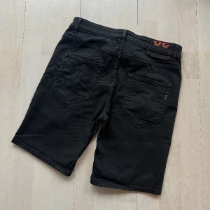 Dondup shorts - Säljer dessa as fräcka dondup shorts i nyskick! Storlek: 30! Modellen heter Derick & shortsen är köpta på United Fashion! Nypris: 3700kr