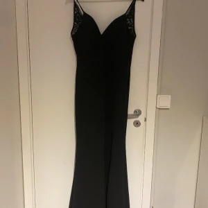 Svart balklänning  - Size 14 svart helt oanvänd. 800🩷