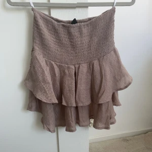 Volang Kjol - Super gullig volang kjol från SHEIN. Perfekt till sommaren. Andvänd fåtals gånger🫶🏼