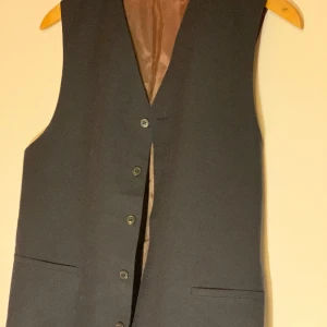 Väst  - En snygg väst i ull. 